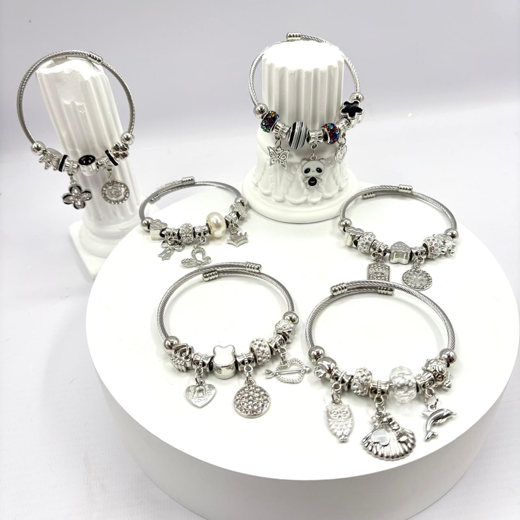 PULSERA PLATEADA CON DIJES X1U.