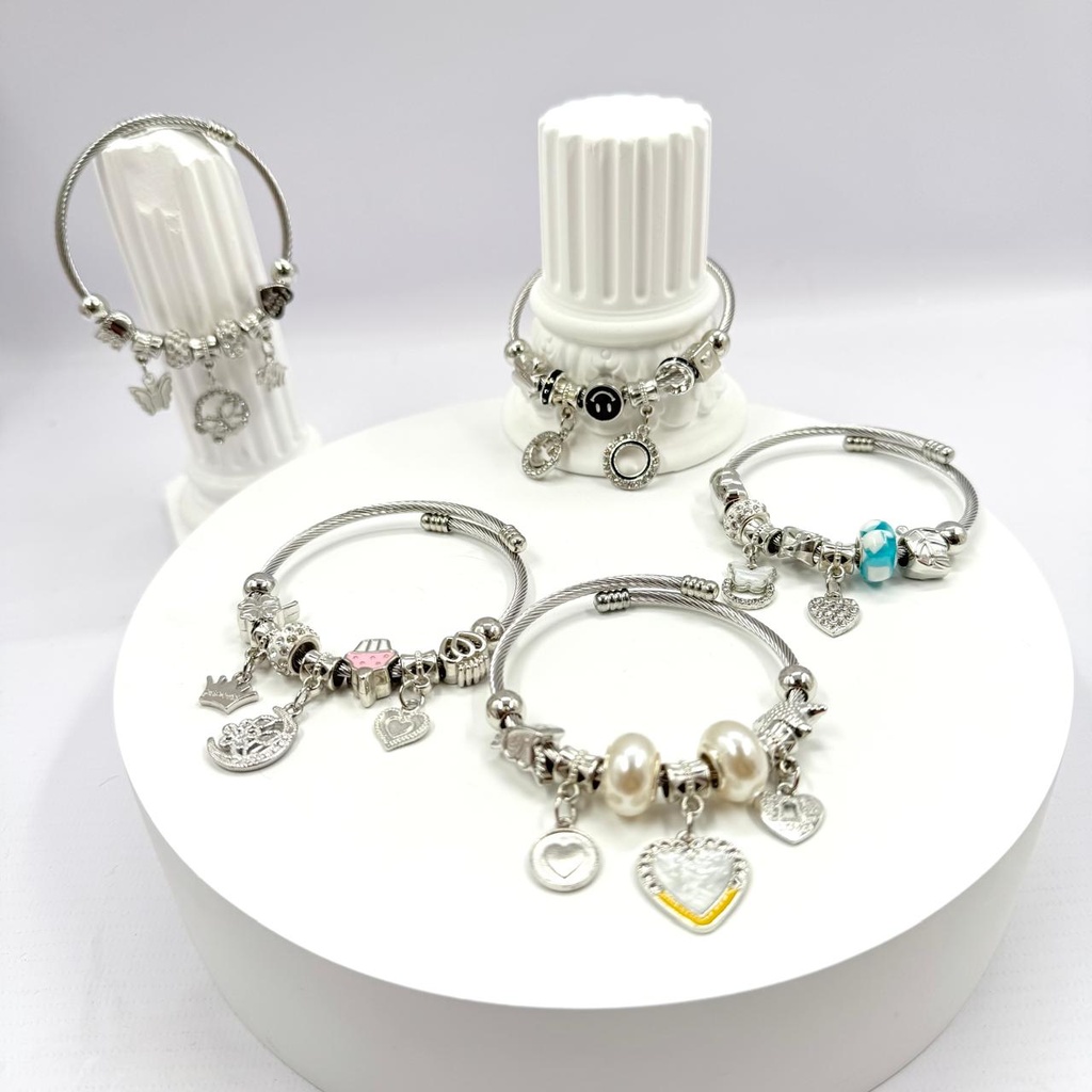 PULSERA PLATEADA CON DIJES X1U.